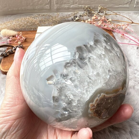 Gorgeous 1.3kg Large Agate Sphere with Druzy - Picture 5 of 10